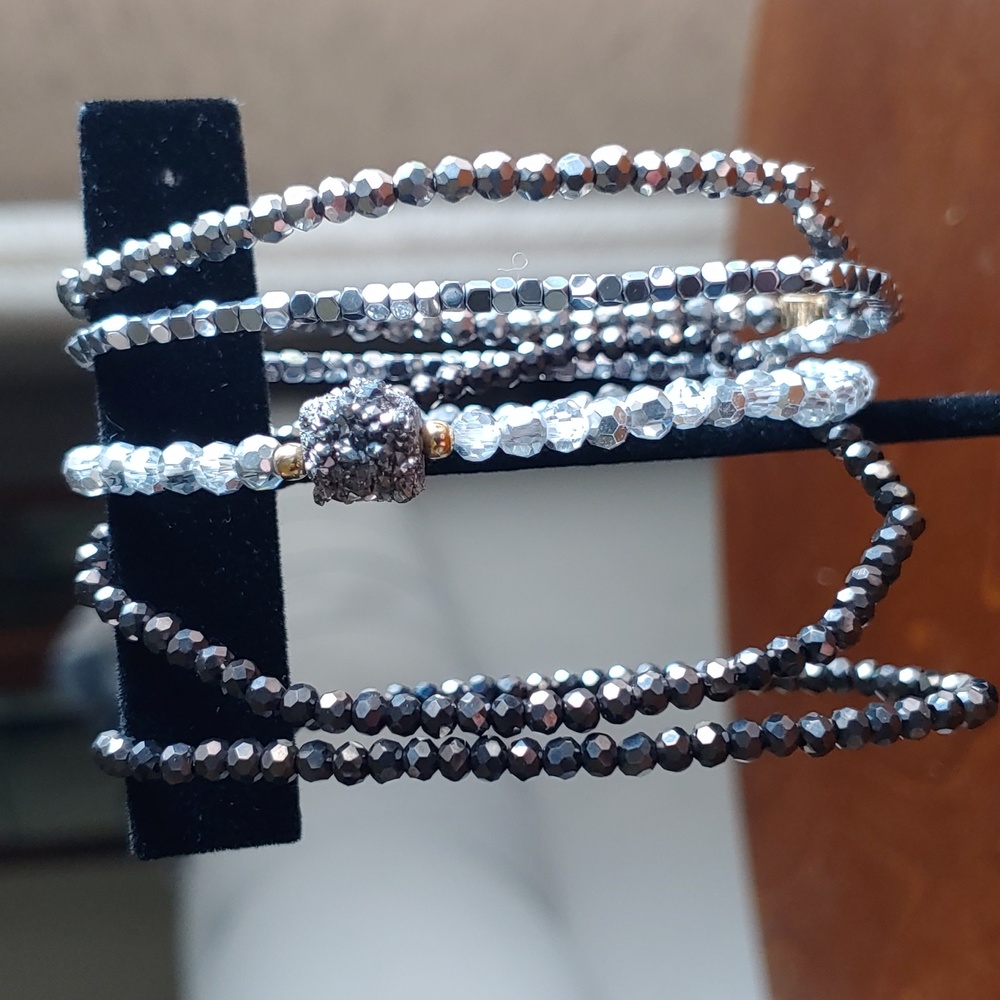 Set of 5 Neiman Marcus stretch bracelets NWOT